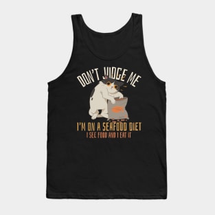 Don't judge me I'm on a seafood diet I see food and I eat it, funny cat Tank Top